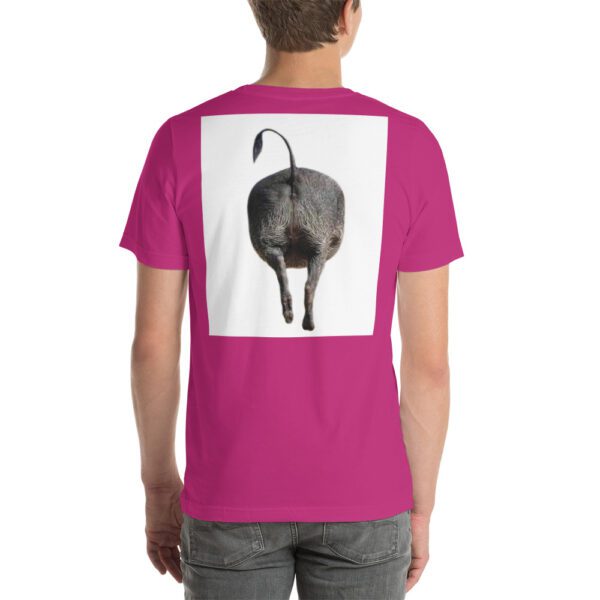 A man wearing a t-shirt with the back of his head.